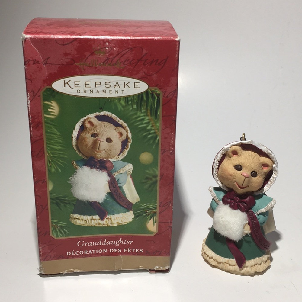 2001 Hallmark Keepsake “Granddaughter” Ornament